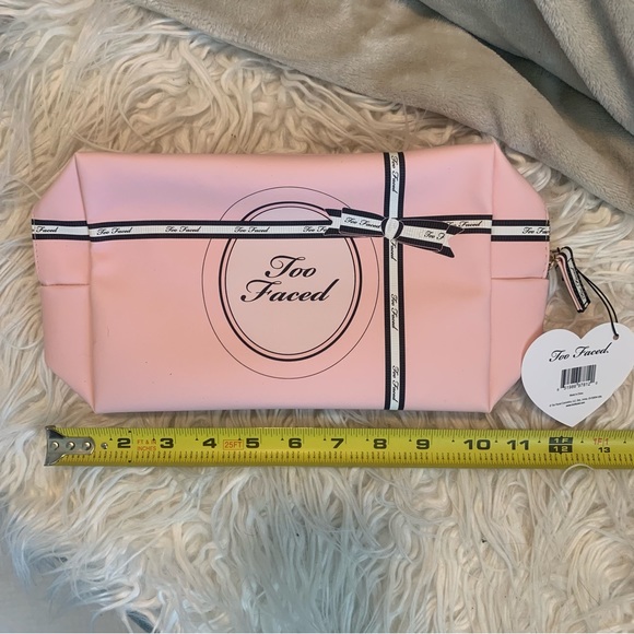 💗NWT💗 Pink, Too-Faced brand makeup bag with gold zipper - Picture 5 of 10